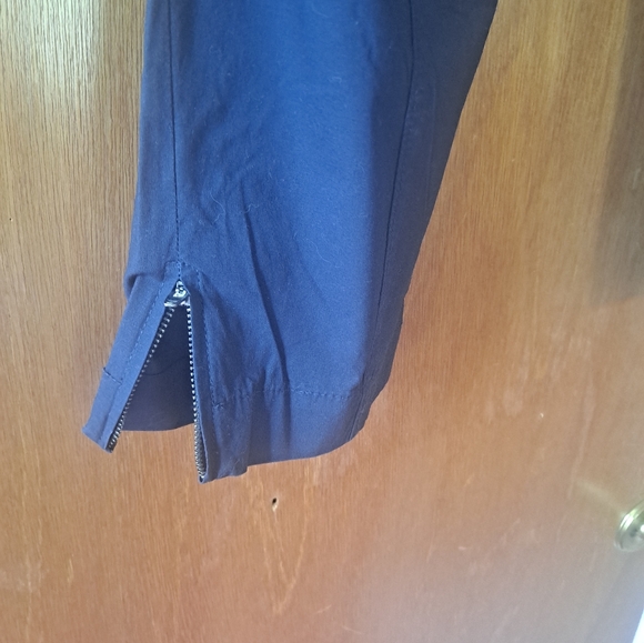 Navy Capris - Picture 4 of 5